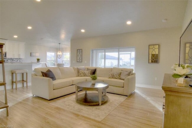 Foto del edificio - 2412 NW 8th Pl