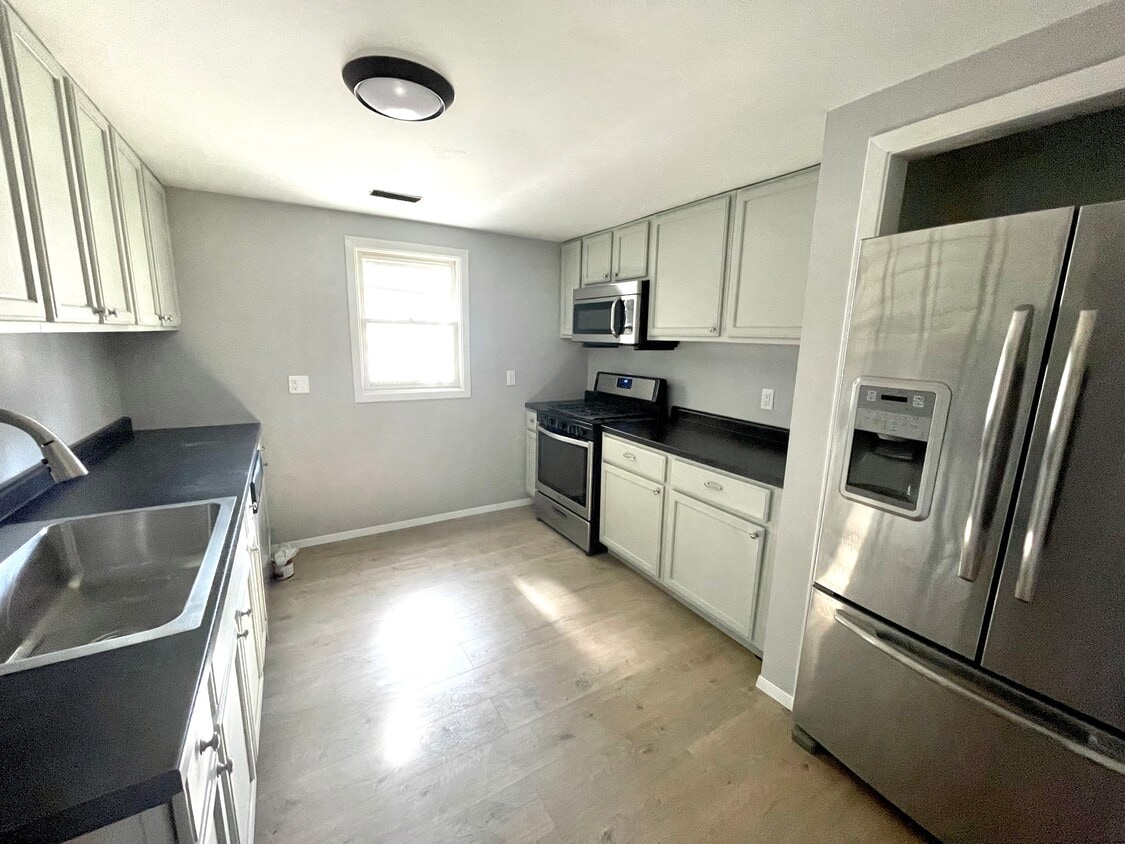 Kitchen - 612 E High St