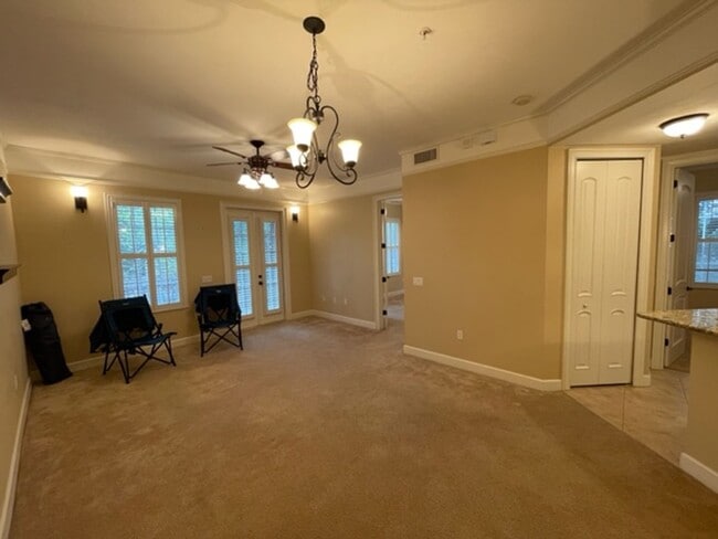 Building Photo - Lovely 2 Bedroom Condo in Jackson Square