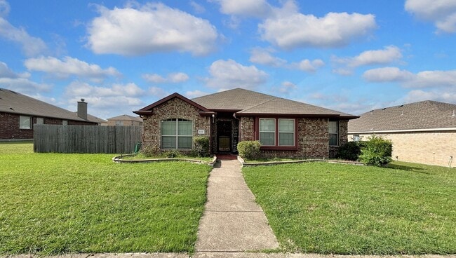 Building Photo - Welcome Home to Style & Space!