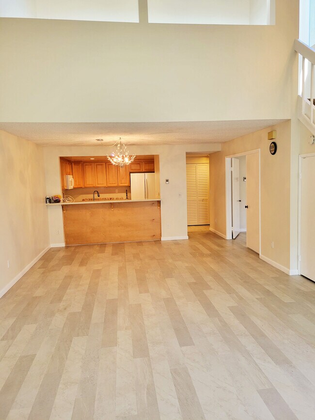 Building Photo - 6260 Caminito Araya