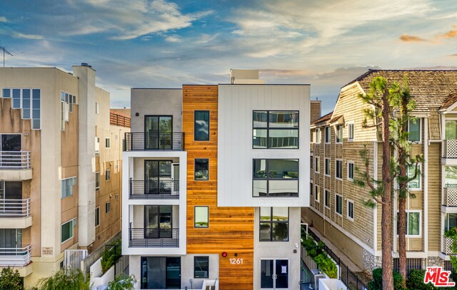 Foto principal - 1261 Stoner Ave
