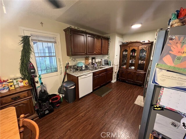 Foto del edificio - 221 N San Gabriel Ave