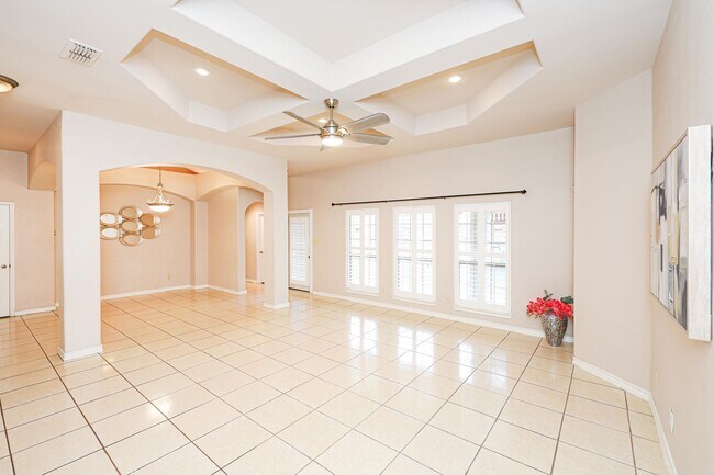 Building Photo - 402 Cayman Ct