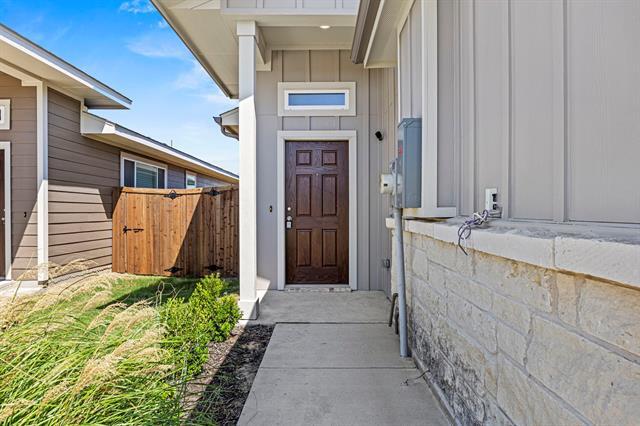 Foto principal - 617 Blackland dr