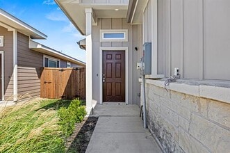 Building Photo - 617 Blackland dr
