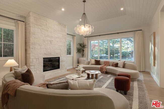 Building Photo - 550 Spoleto Dr