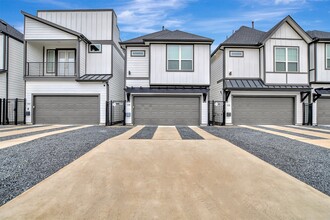 Building Photo - 119A E 43rd St