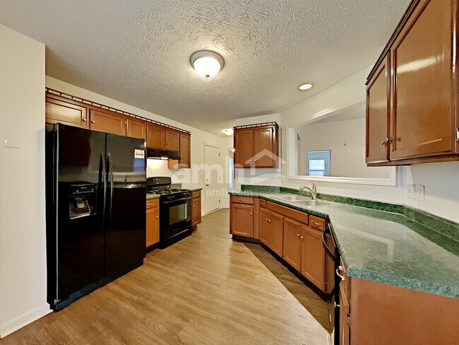 Foto del edificio - 113 Buttonwood Dr