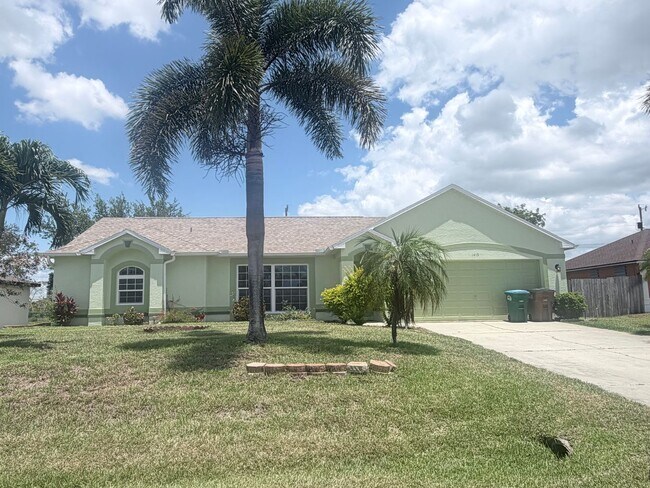 Building Photo - SW Area - Move in Ready, off Chiquita Blvd