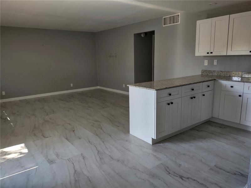 Foto principal - 207 NW 32nd Ct