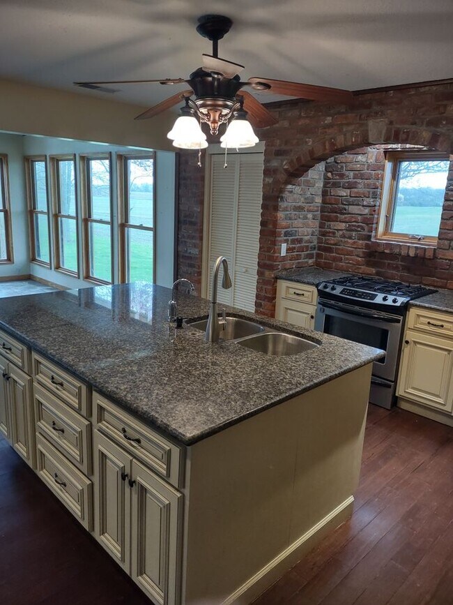 Foto del edificio - 7215 Turk Rd