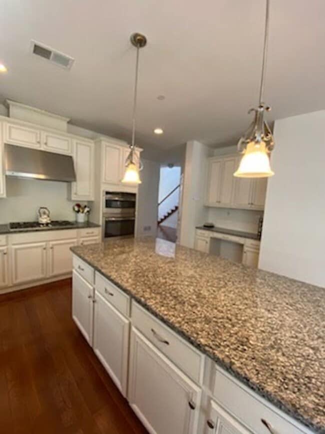 Building Photo - Stunning 4-Bedroom Townhouse in Newtown Sq...