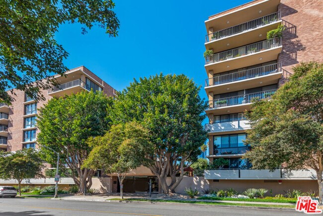 Building Photo - 211 S Spalding Dr