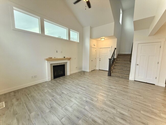 Foto del edificio - Beautiful SLC Town Home Available Now