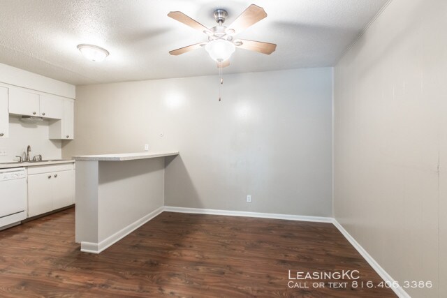 Building Photo - Oak Rose