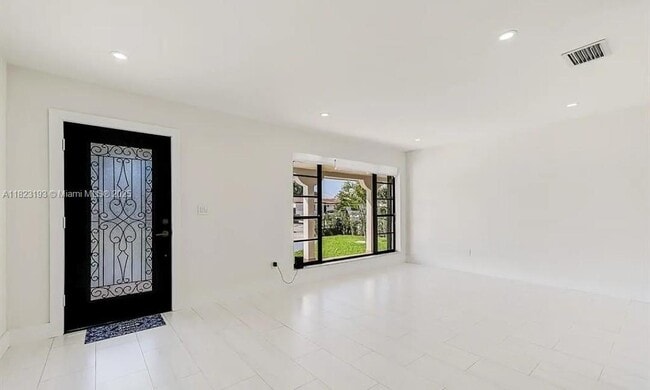Foto del edificio - 865 W 72nd Pl