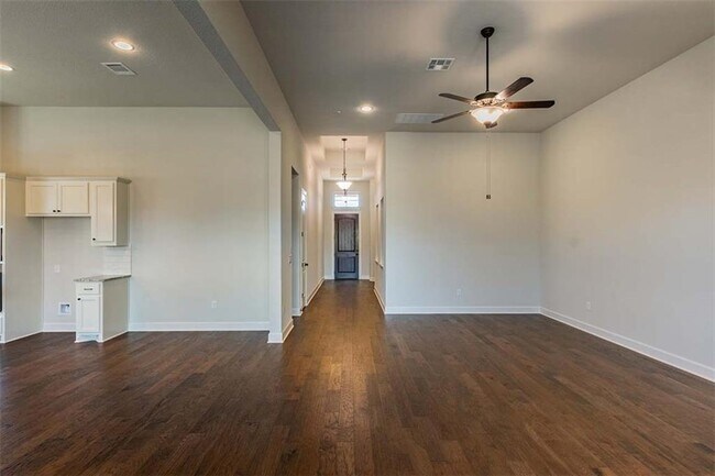 Building Photo - 932 Hezekiah Ln