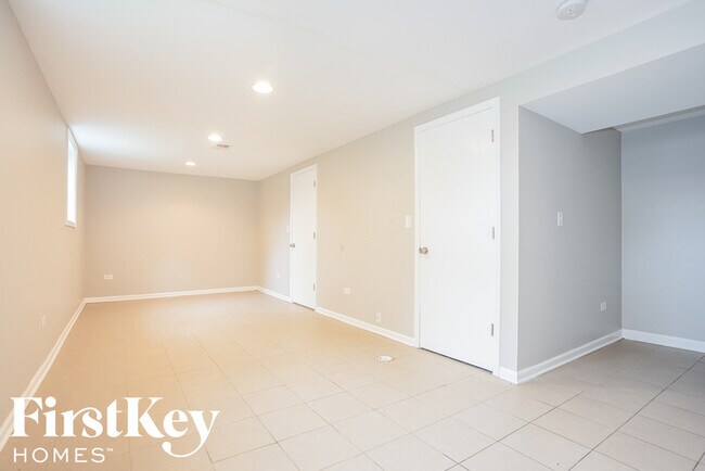 Building Photo - 14608 Aspen St