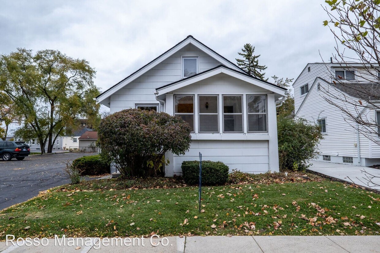 2 br, 1 bath House 1159 COLE STREET House Rental in Birmingham, MI
