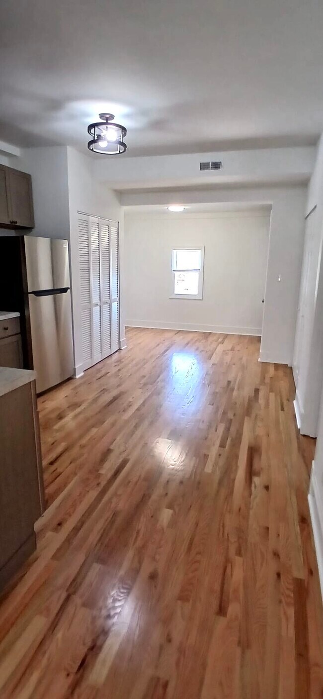 Building Photo - 2026 N Kedvale Ave