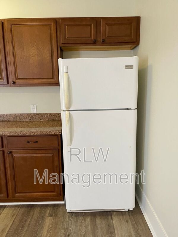 Building Photo - 11 N Central Ave