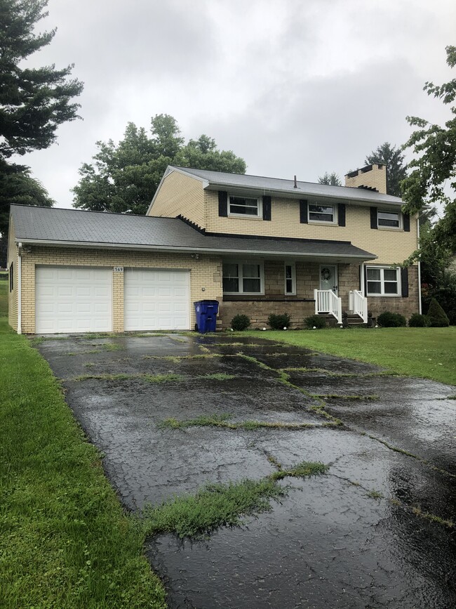 Front view - 569 Hill Blvd