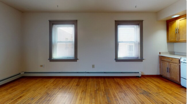 Building Photo - 10 Langdon St