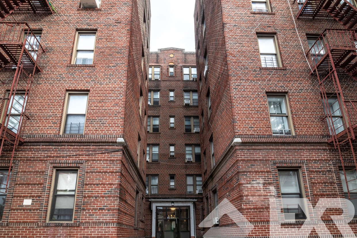 Building Photo - 2026 Ocean Ave