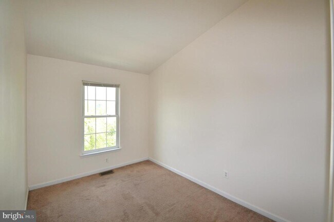 Building Photo - 42761 Hollingsworth Terrace