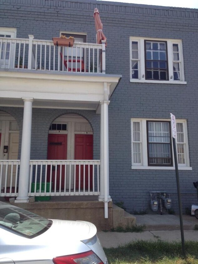 Primary Photo - 121 S Stafford Ave