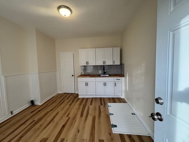 Building Photo - Spacious 5-Bedroom Single-Family Home | 1.5 Stories