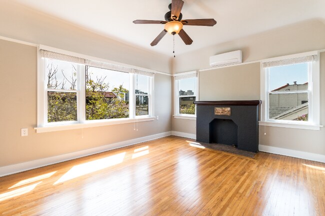 Foto del edificio - 3814 Centre St