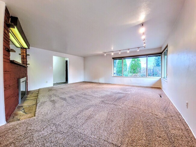 Building Photo - Fantastic 4bed 2bath Home in Desirable Eas...
