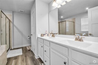 Building Photo - 4966 Brauer Dr