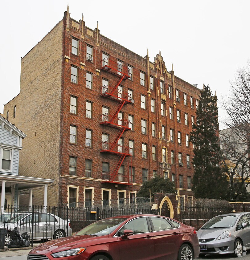 Building Photo - 223 Lenox Rd