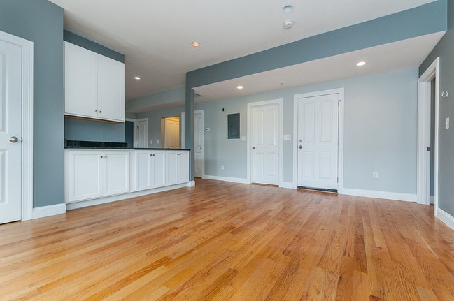 Building Photo - 29 Brookside Ave