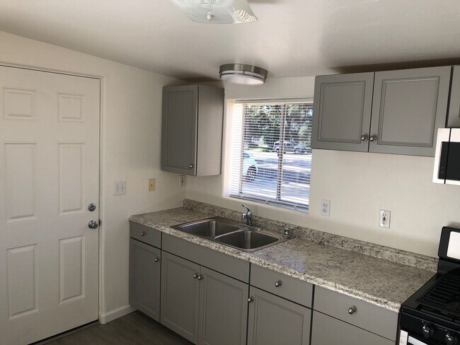 Building Photo - 5455