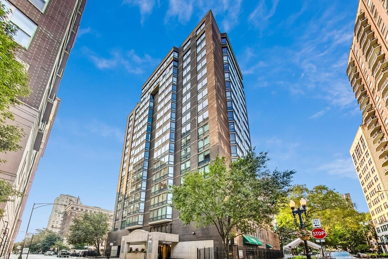 Primary Photo - 21 W Goethe St