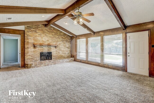 Foto del edificio - 1021 Shadywood Ln