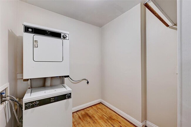 Foto del edificio - 912 E 32nd St