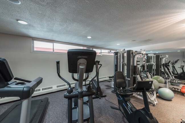 Building Photo - 2222 Bellevue Avenue