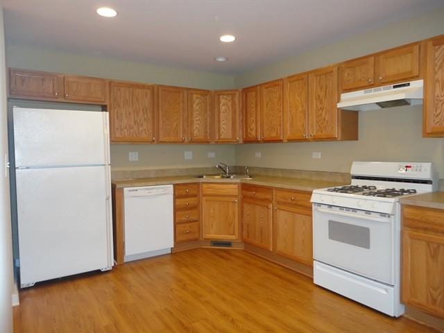 Building Photo - 735 Lancaster Dr