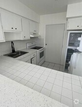 Building Photo - 621 S Royal Poinciana Blvd