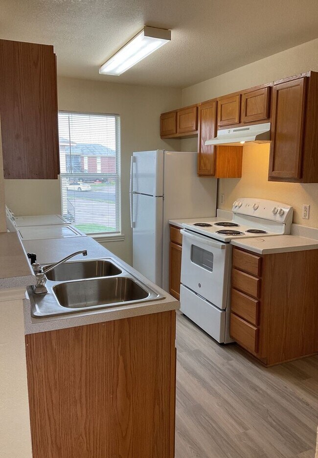 Foto del edificio - 5705 Greengate Drive (A-D)
