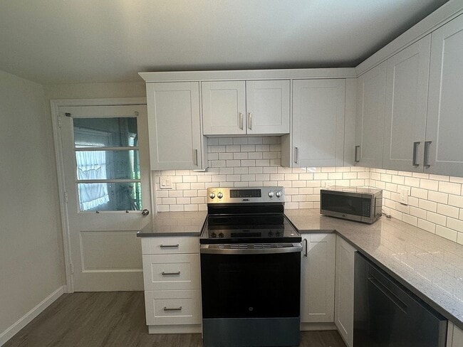 Building Photo - 24 Brace Rd