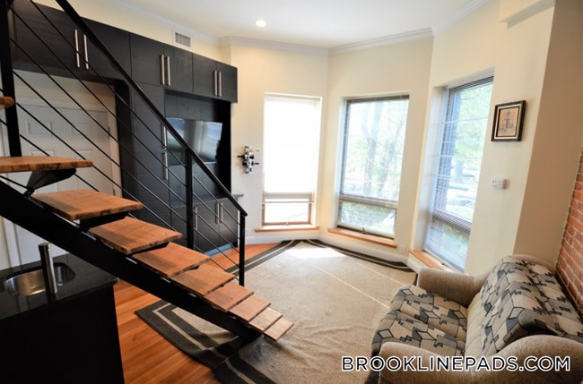 Foto del edificio - 1689 Beacon St