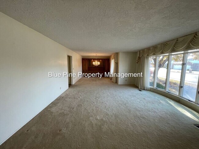 Building Photo - 427 Troy Ave