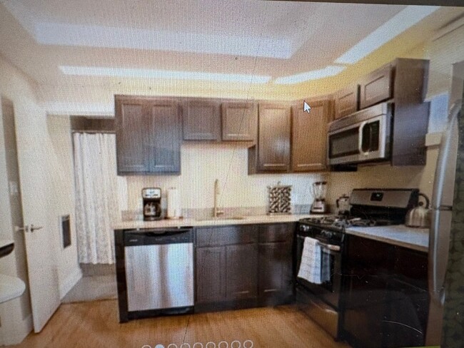 Photo - 830 W Altgeld St Apartment