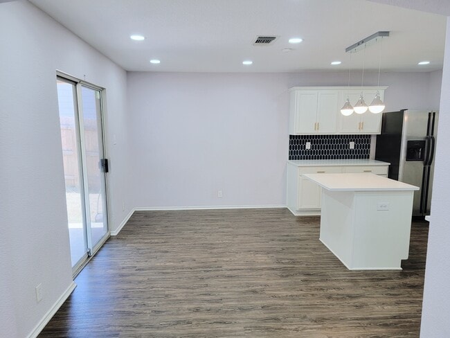Building Photo - 7818 Mainland Woods